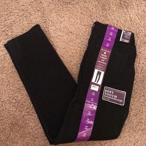 Gloria Vanderbilt black jeans